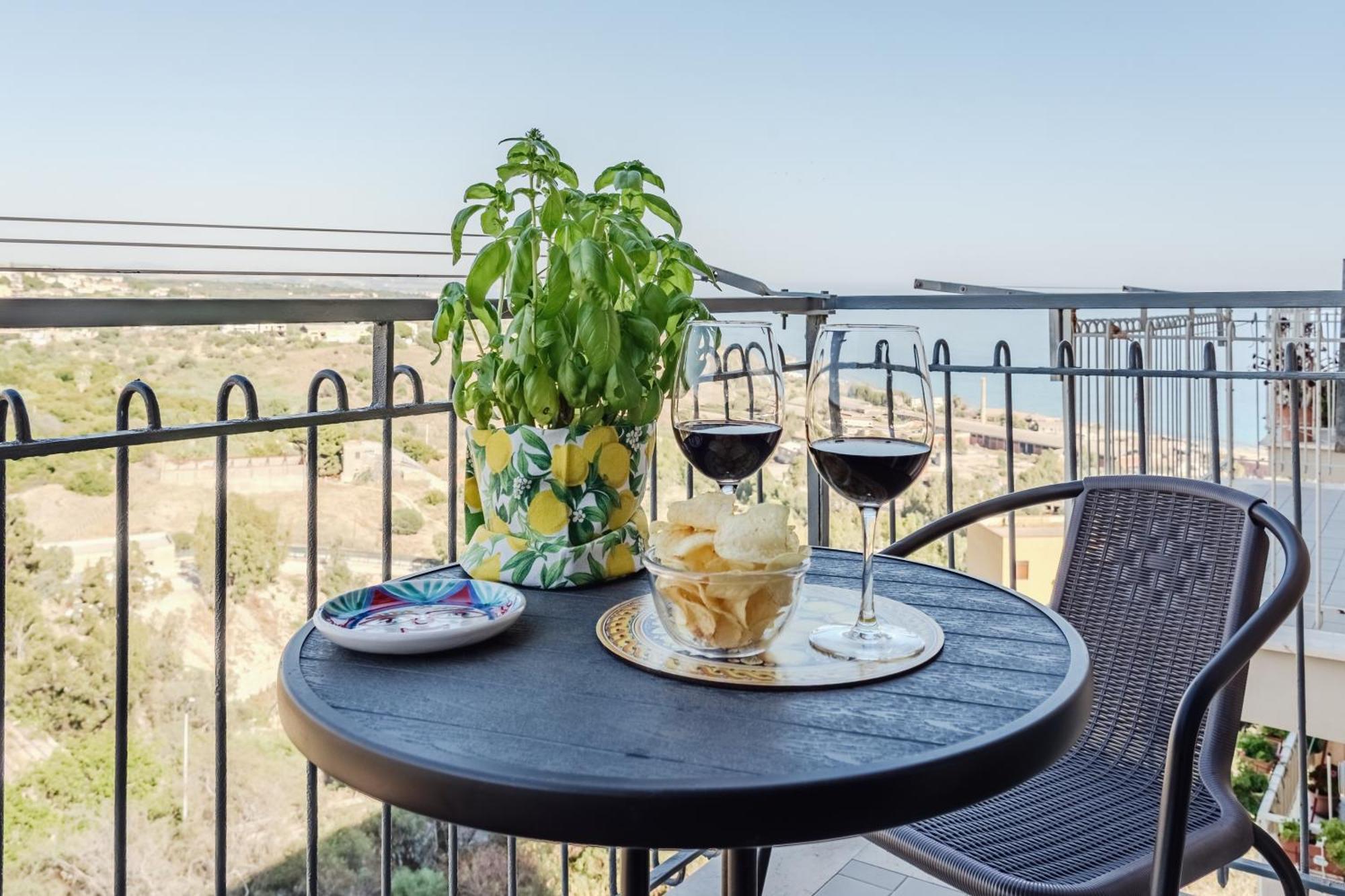 Casa Vacanze Solemare Шака Екстериор снимка